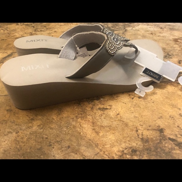 Jc penny wedged flip flops!💋 - Picture 2 of 3